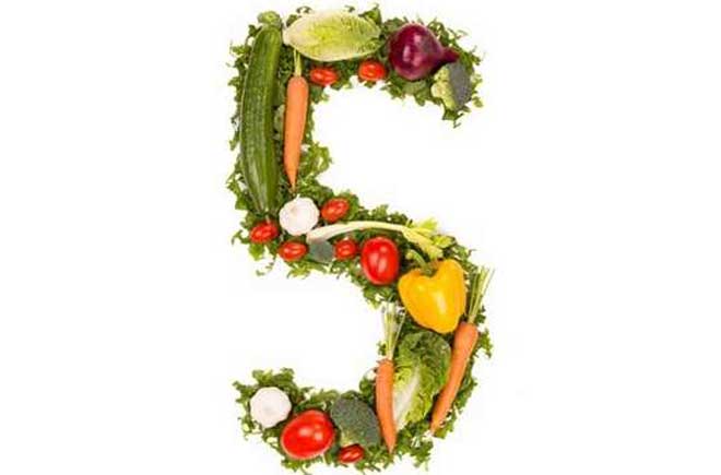 Из напитков можно употреблять чуть подслащенный чай, натуральные соки из овощей и фруктов, кисель, отвар шиповника и не газированную минеральную воду.