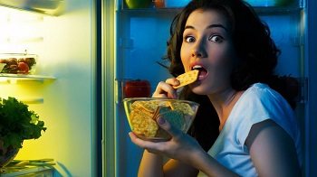 Причины повышенного аппетита перед месячными