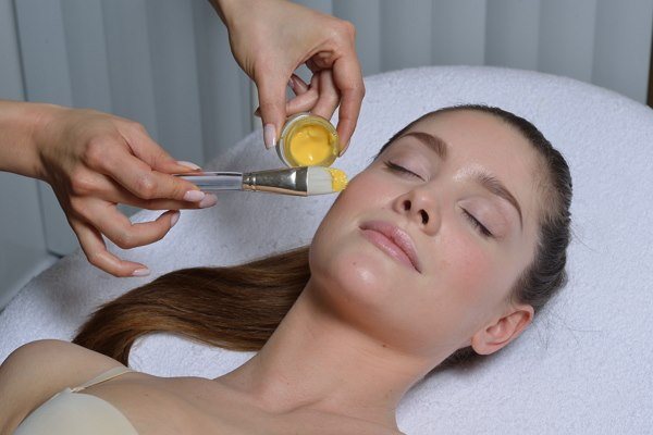 Ретиноловый пилинг лица: как сделать, фото до и после, отзывы