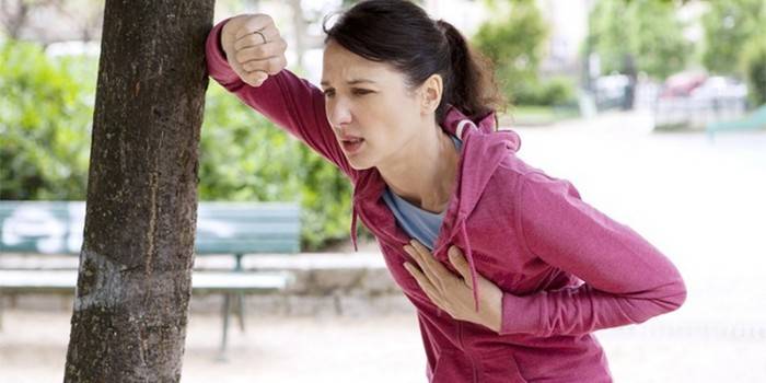 У девушки одышка